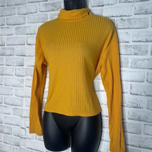 H&M Divided Golden Yellow Turtleneck Sweater Size Medium - Picture 3 of 5